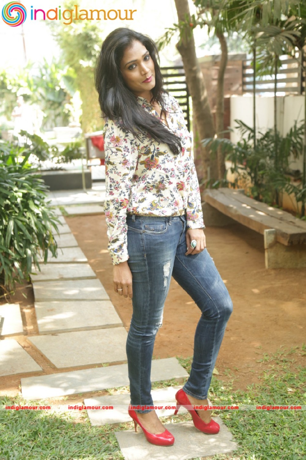 Ramya Actress hd photo