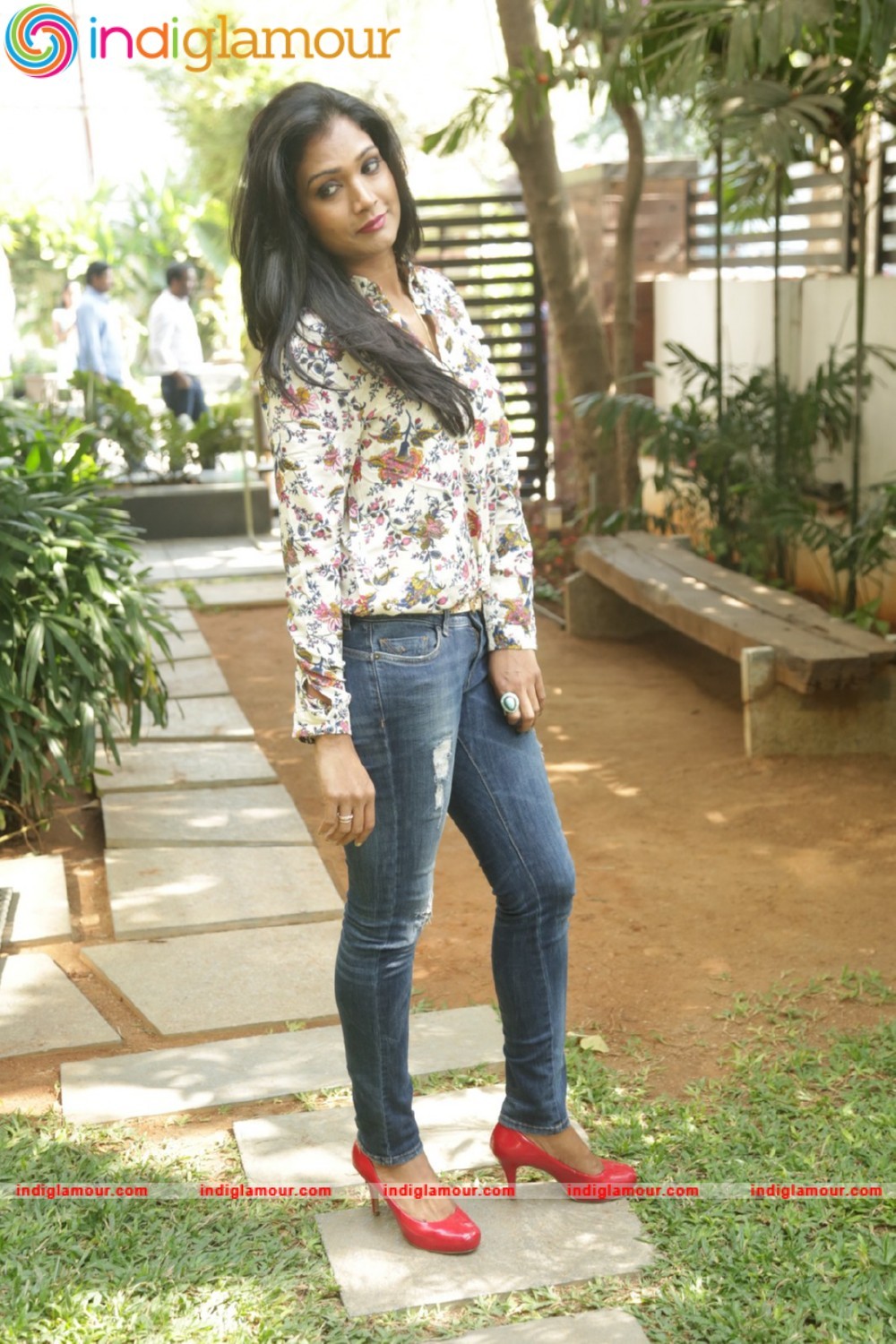 Ramya Actress hd photo