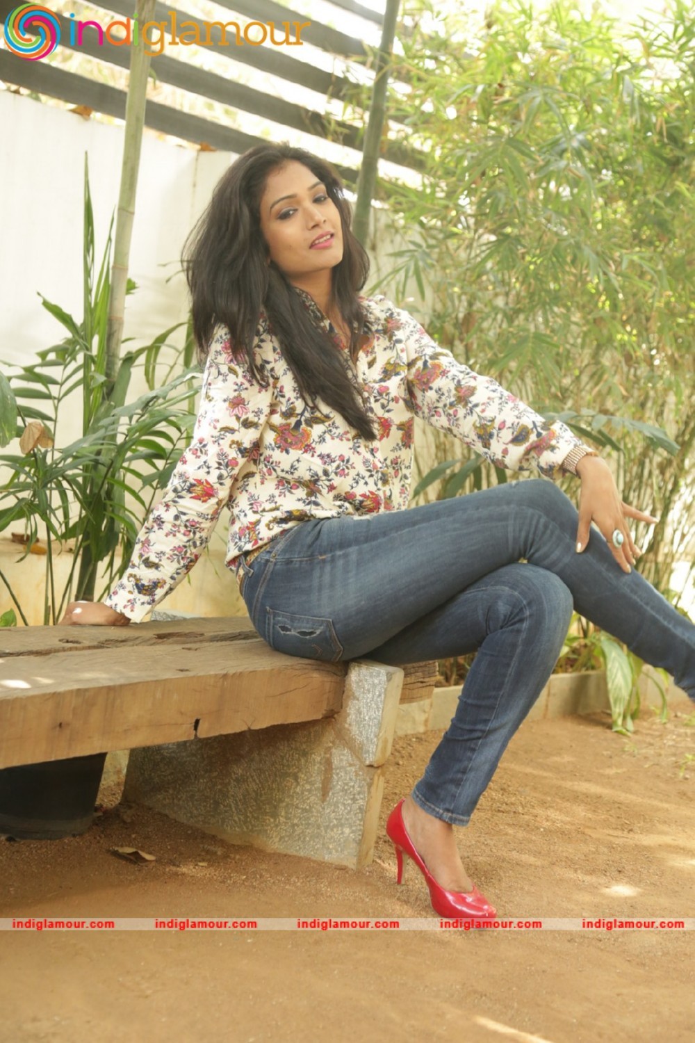 Ramya Actress hd photo