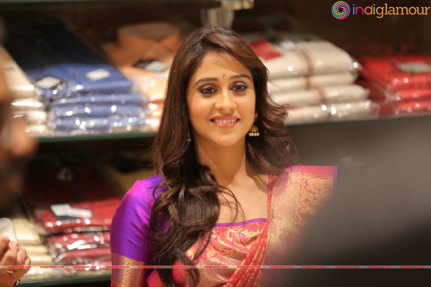 Regina Cassandra Actress hd photo