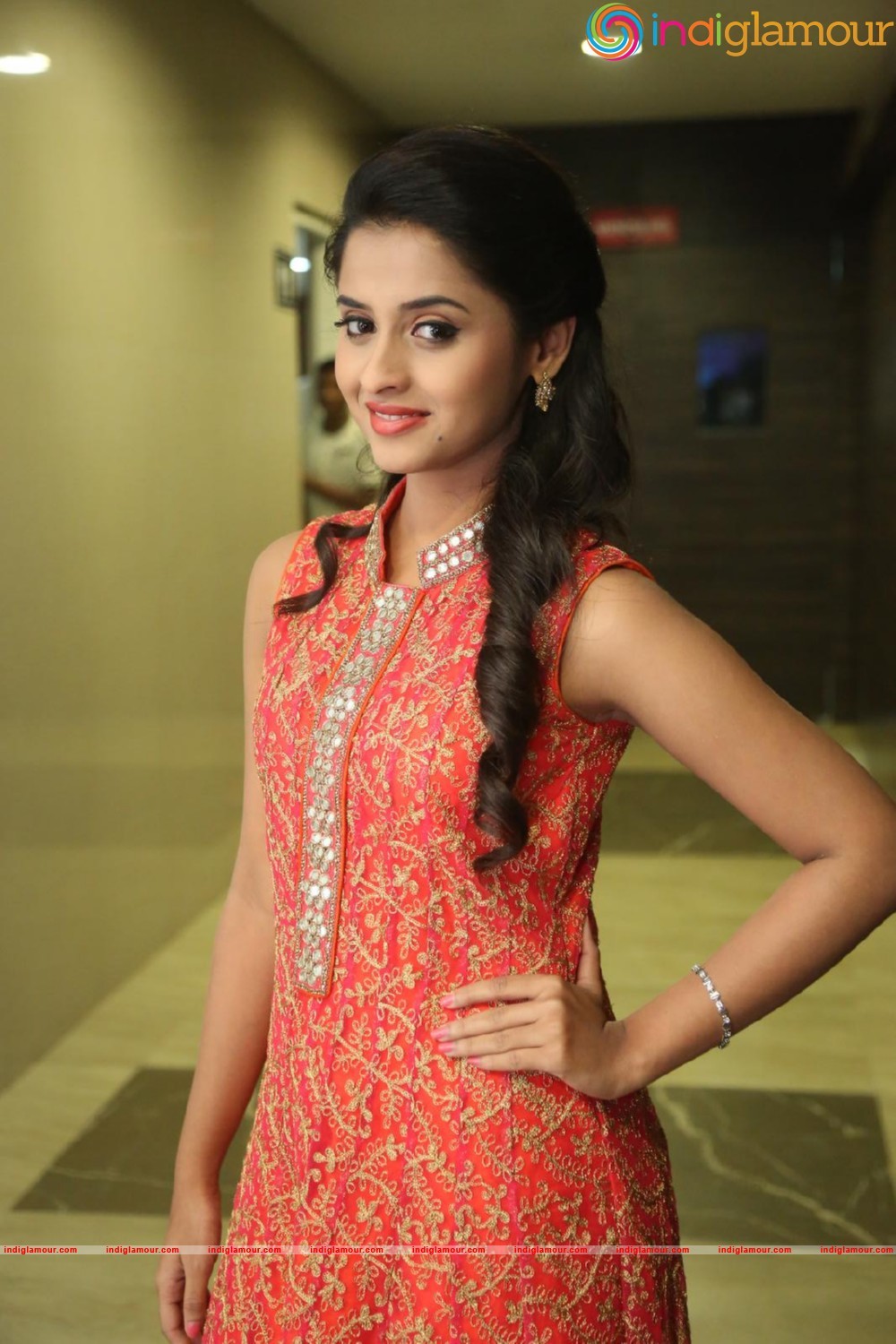 Arthana Actress hd photo