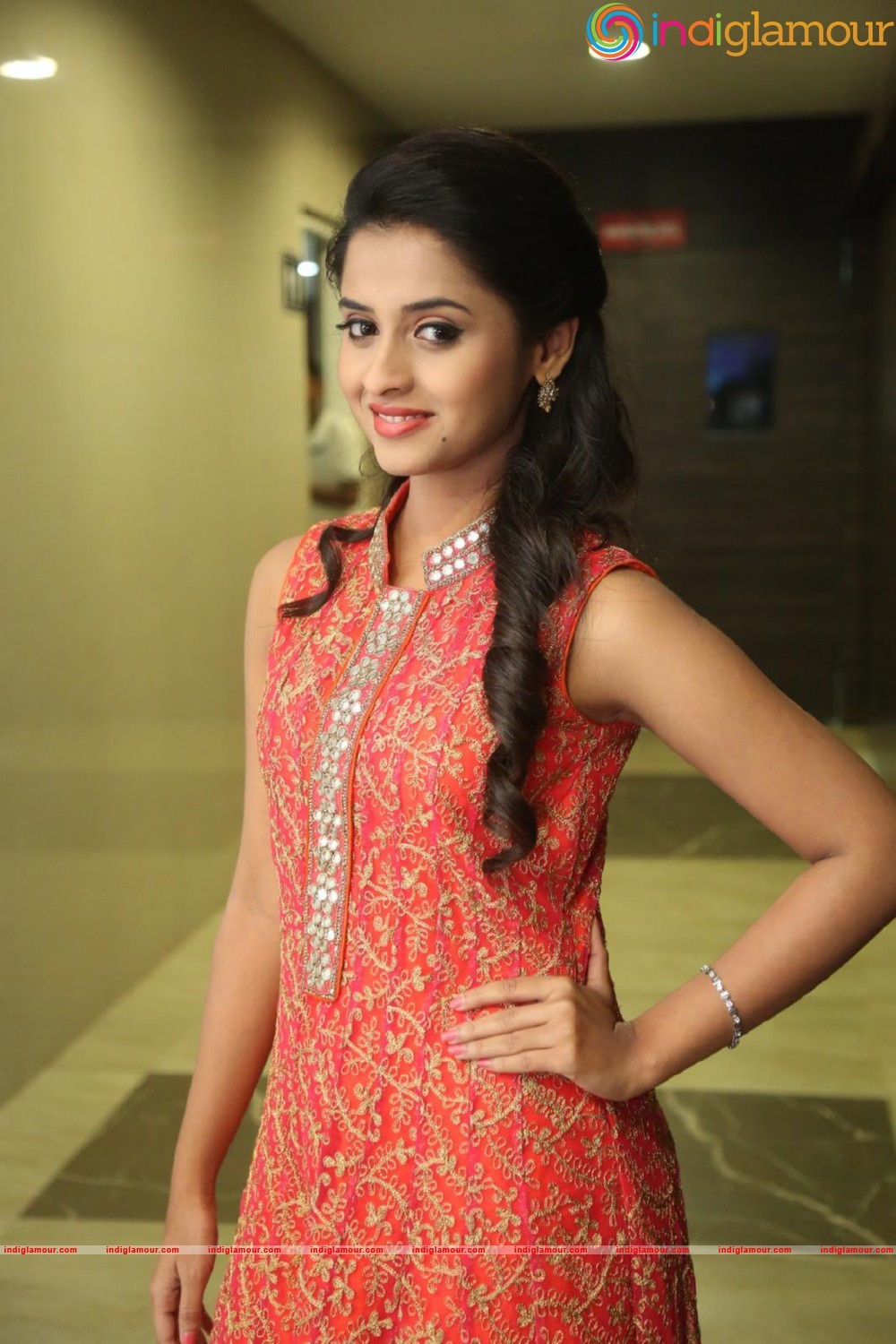 Arthana Actress hd photo