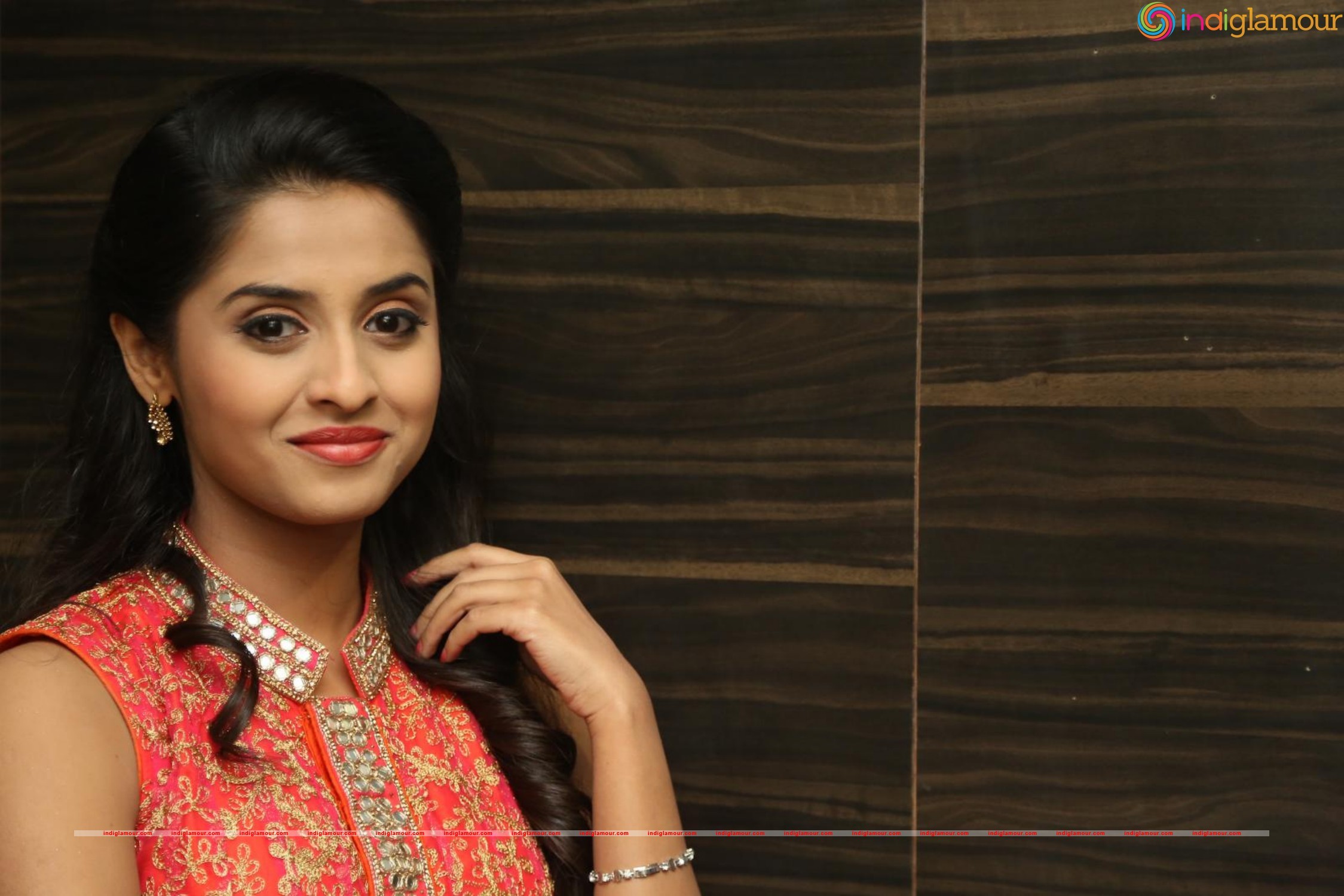 Arthana Actress hd photo
