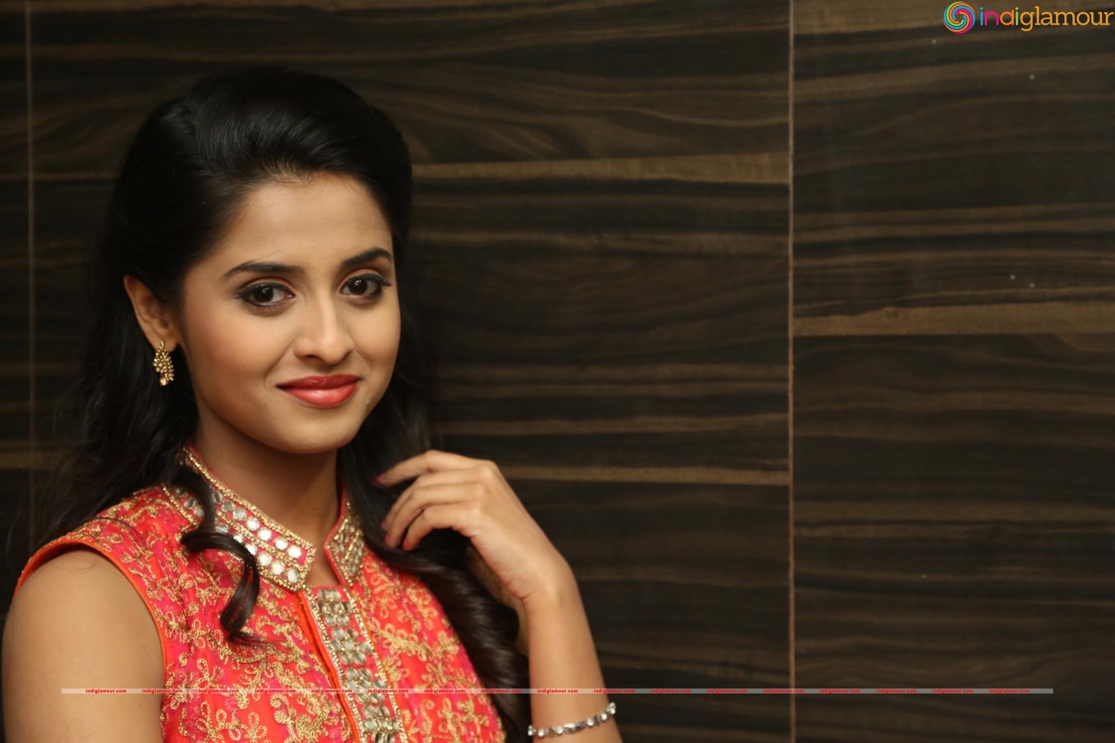 Arthana Actress hd photo
