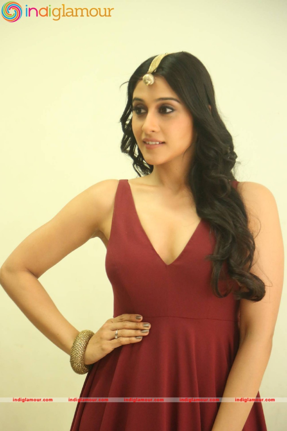 Regina Cassandra Actress hd photo