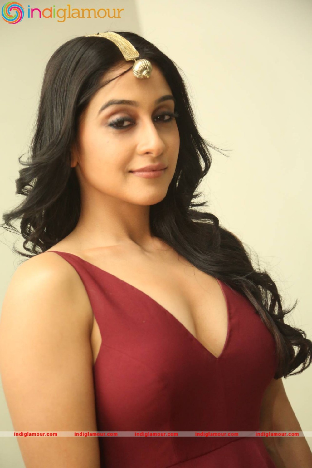 Regina Cassandra Actress hd photo