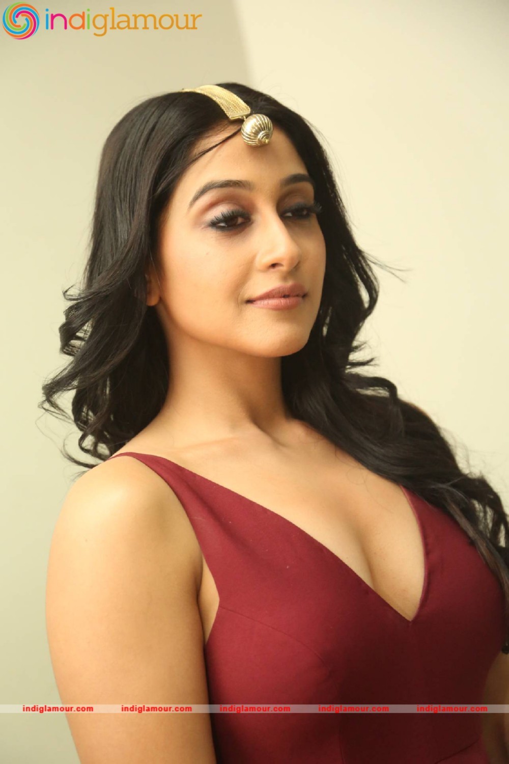 Regina Cassandra Actress hd photo