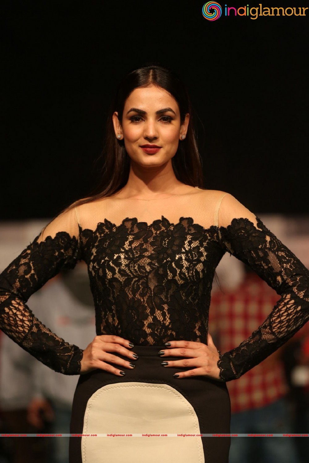 Sonal Chauhan Actress hd photo