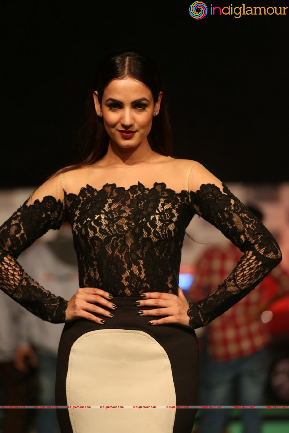 Sonal Chauhan Actress hd photo