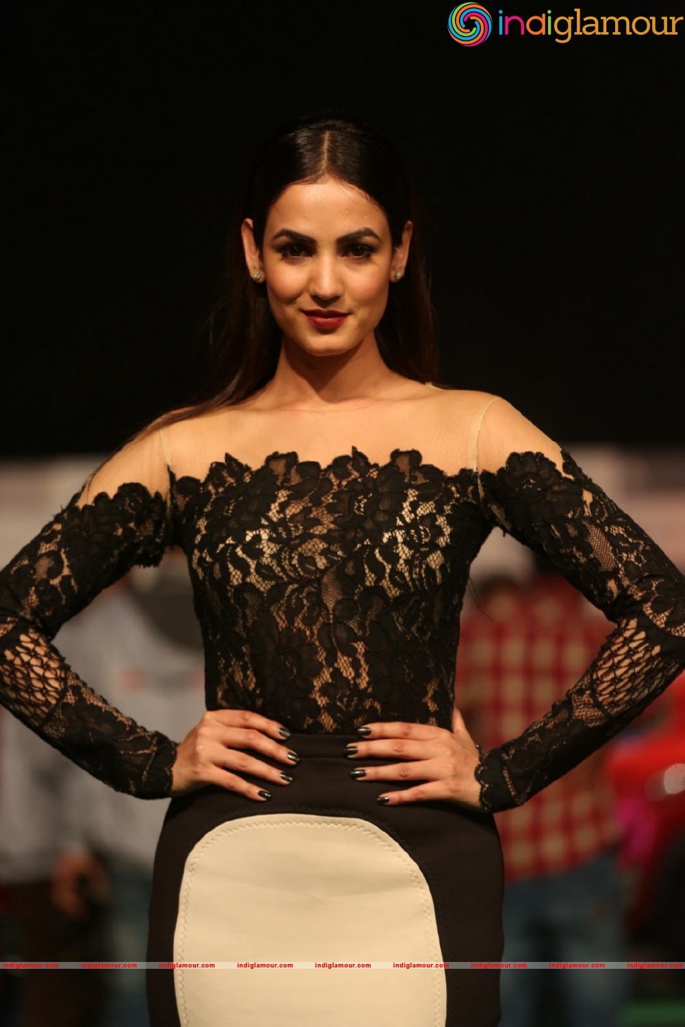 Sonal Chauhan Actress hd photo