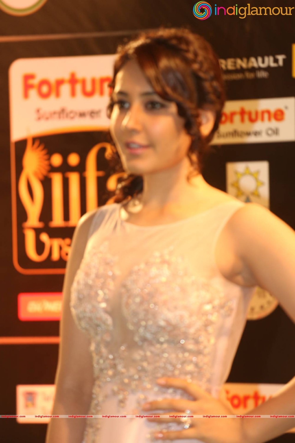 Rashi Khanna Actress hd photo