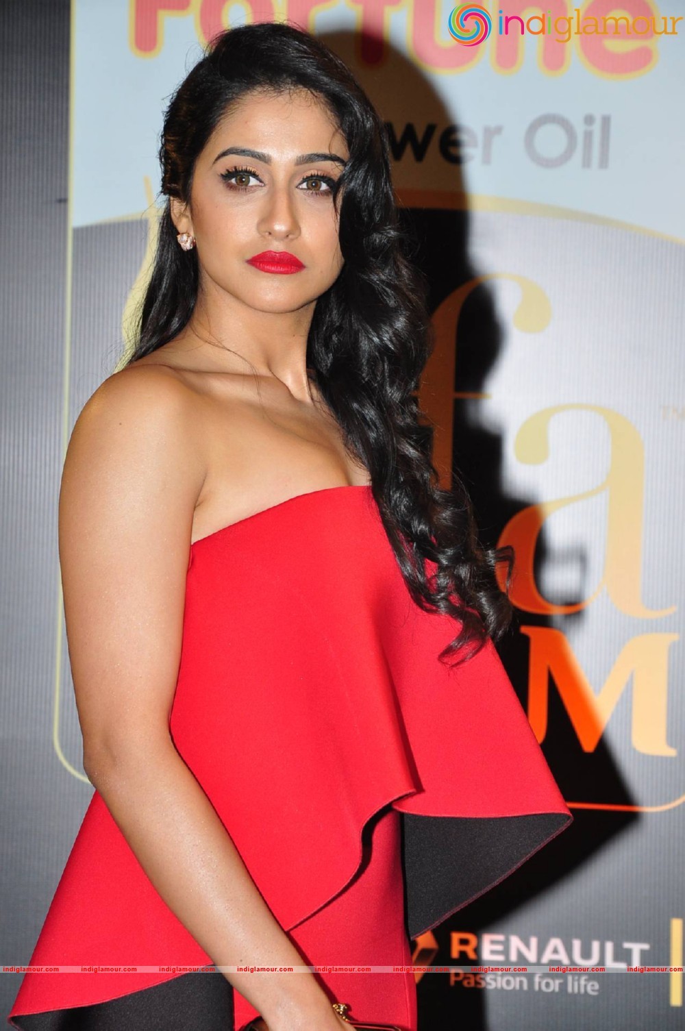 Regina Cassandra Actress hd photo