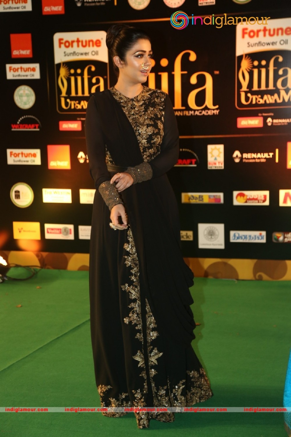 Charmy Kaur Actress hd photo