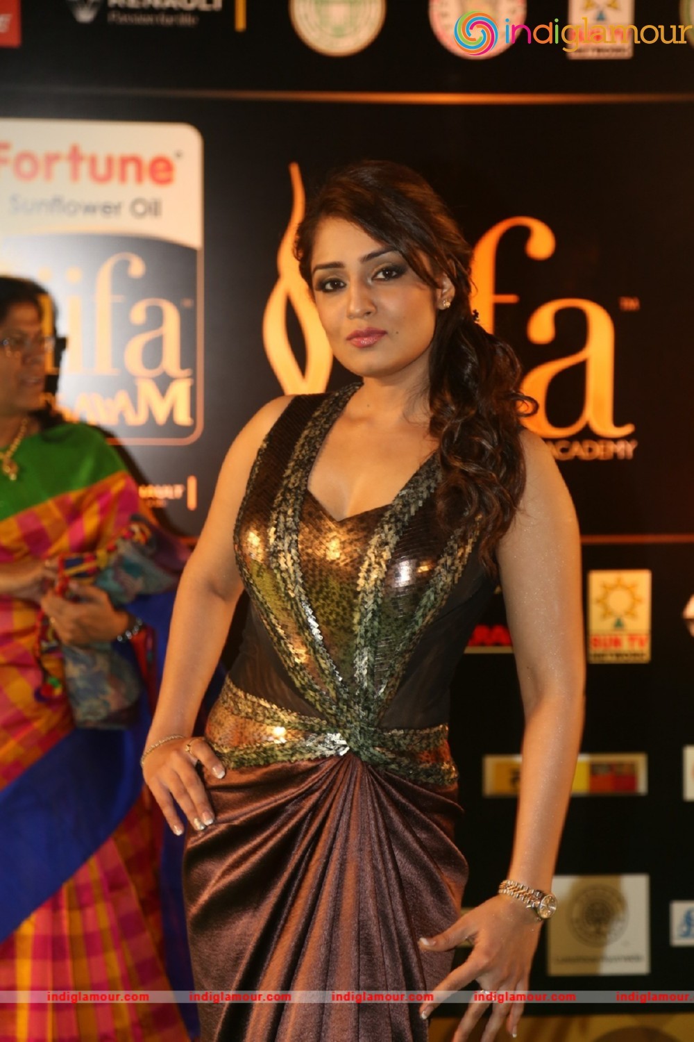 Nikita Thukral Actress hd photo