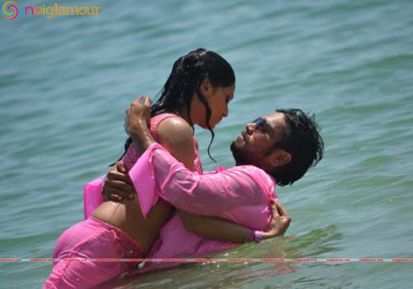 Actress Sunaina Wet Spicy Navel Photos Actress hd photo