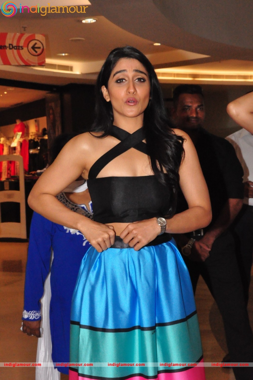 Regina Cassandra Actress hd photo