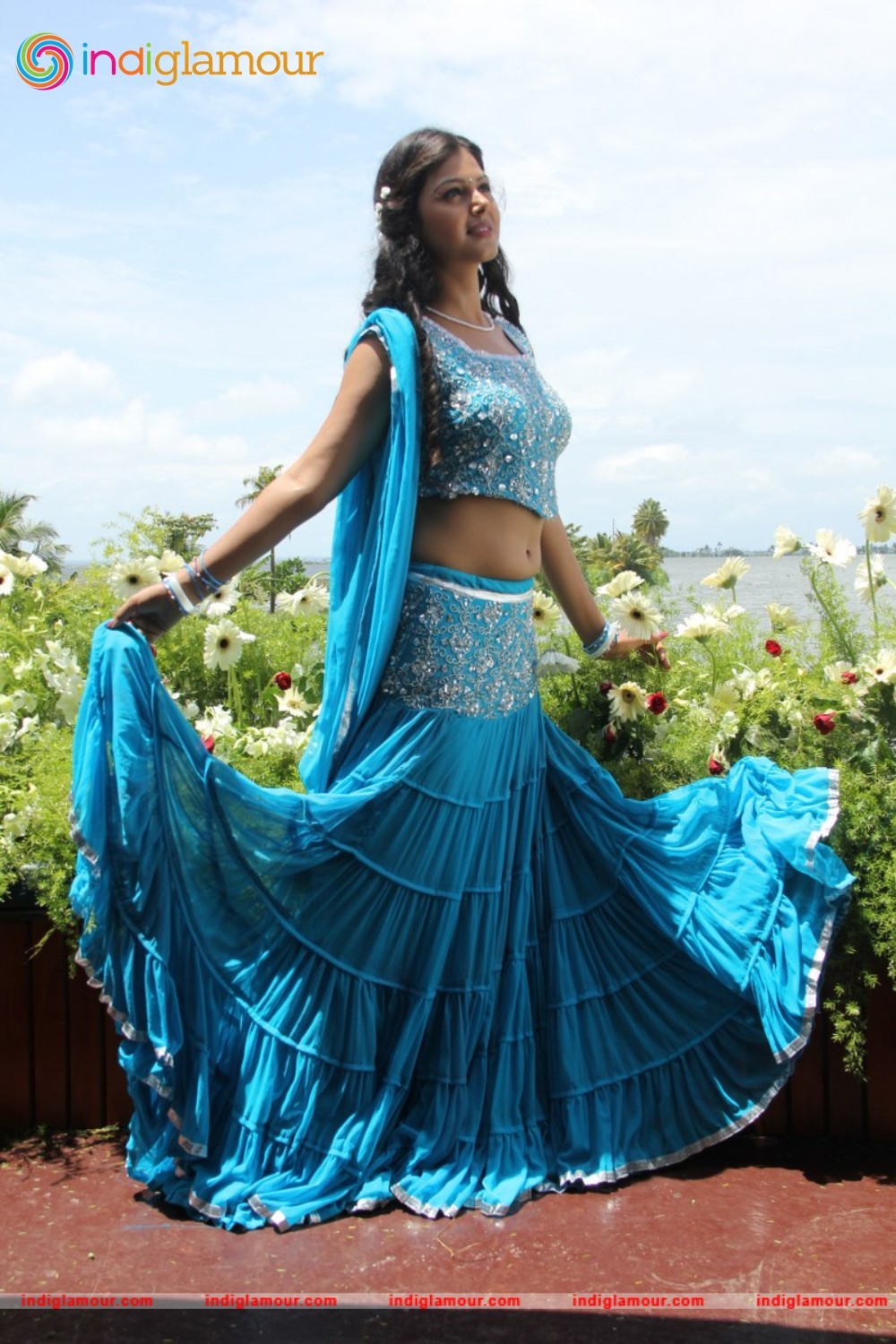 Monal Gajjar Actress hd photo