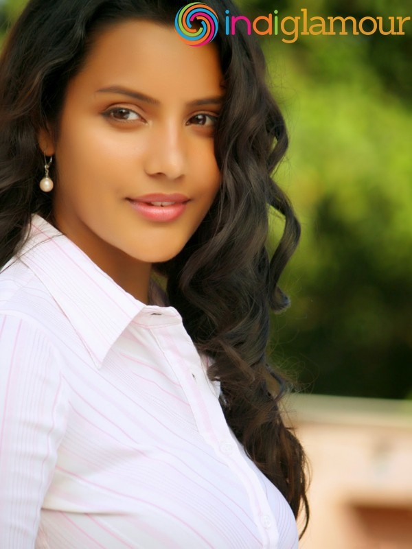 Priya Anand Actress hd photo