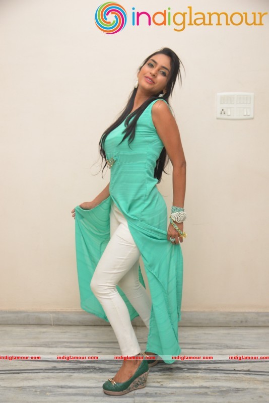 Pooja Sri Latest Hot And Spicy Photo Gallery Actress hd photo