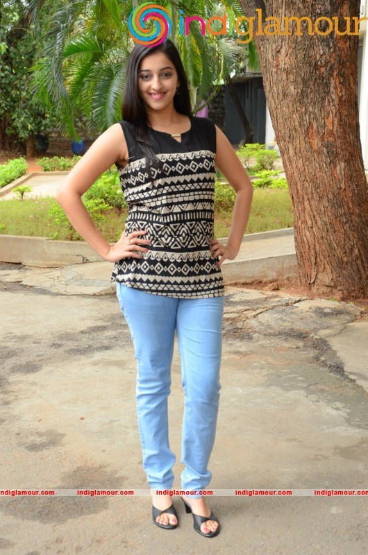 Mouryani New Gallery Actress hd photo