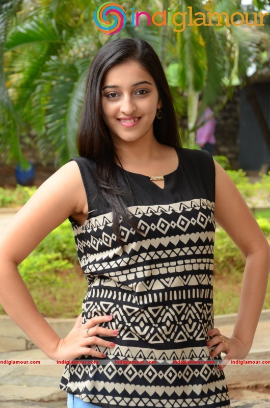 Mouryani New Gallery Actress hd photo