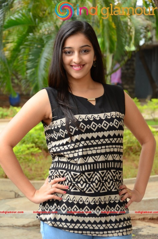 Mouryani New Gallery Actress hd photo