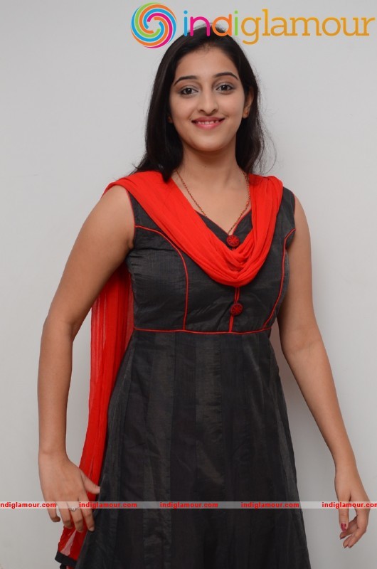 Mouryani New Pics Actress hd photo