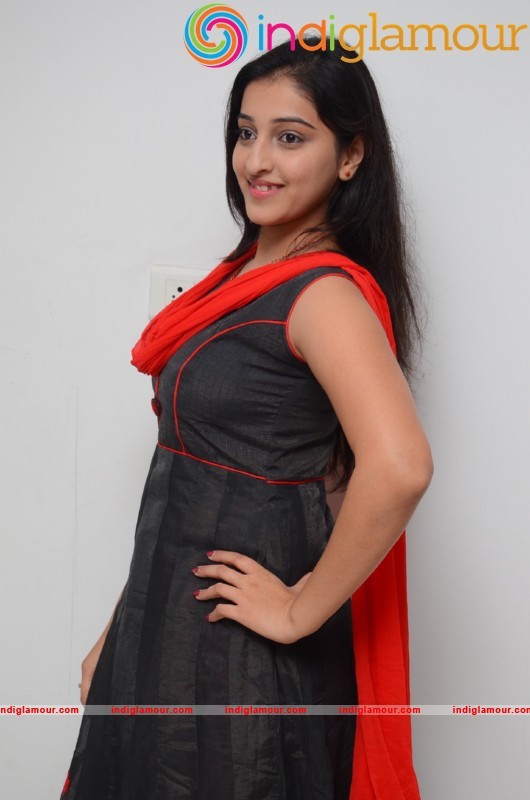 Mouryani New Pics Actress hd photo