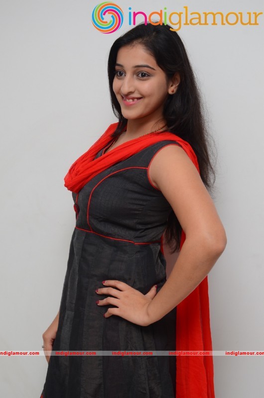 Mouryani New Pics Actress hd photo