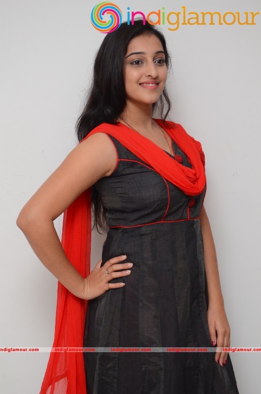 Mouryani New Pics Actress hd photo