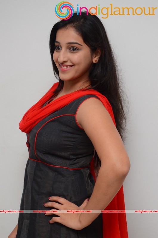 Mouryani New Pics Actress hd photo