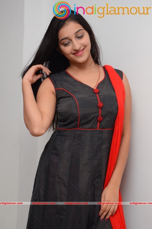 Mouryani New Pics Actress hd photo