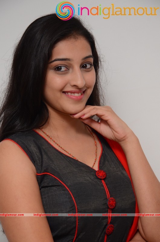Mouryani New Pics Actress hd photo
