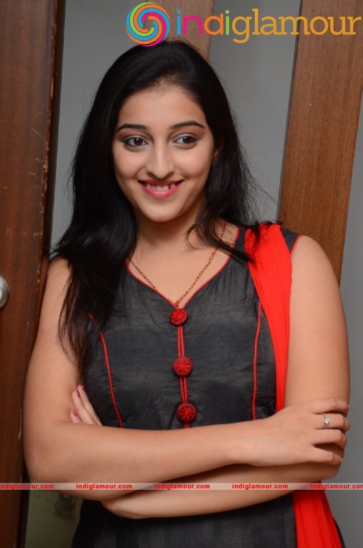 Mouryani New Pics Actress hd photo