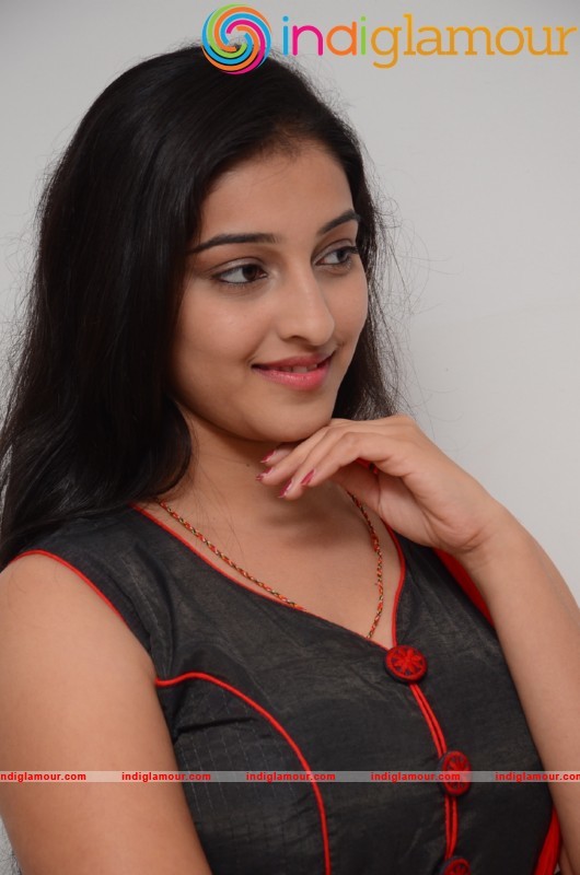 Mouryani New Pics Actress hd photo