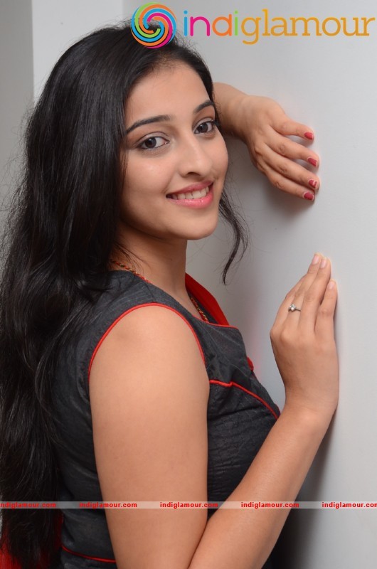 Mouryani New Pics Actress hd photo