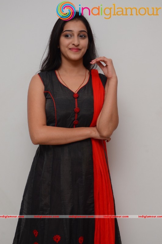 Mouryani New Pics Actress hd photo