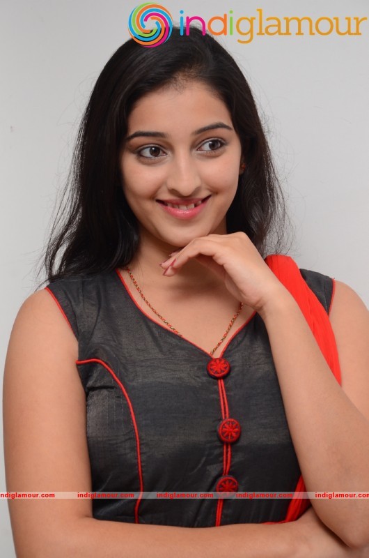 Mouryani New Pics Actress hd photo