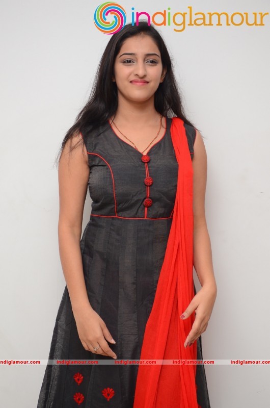 Mouryani New Pics Actress hd photo