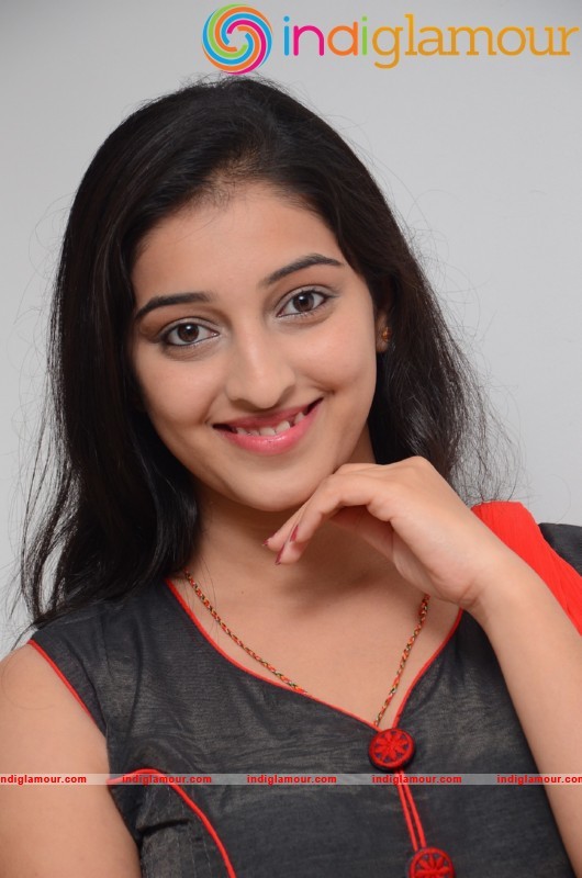 Mouryani New Pics Actress hd photo