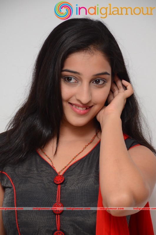 Mouryani New Pics Actress hd photo