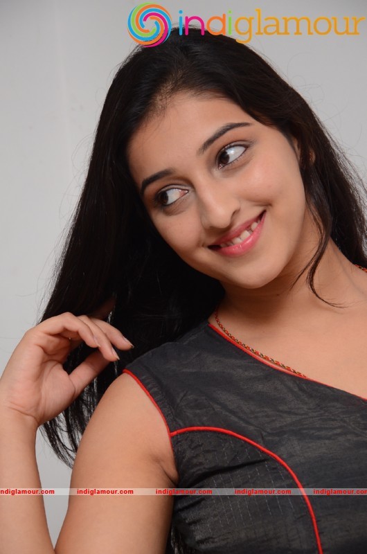 Mouryani New Pics Actress hd photo