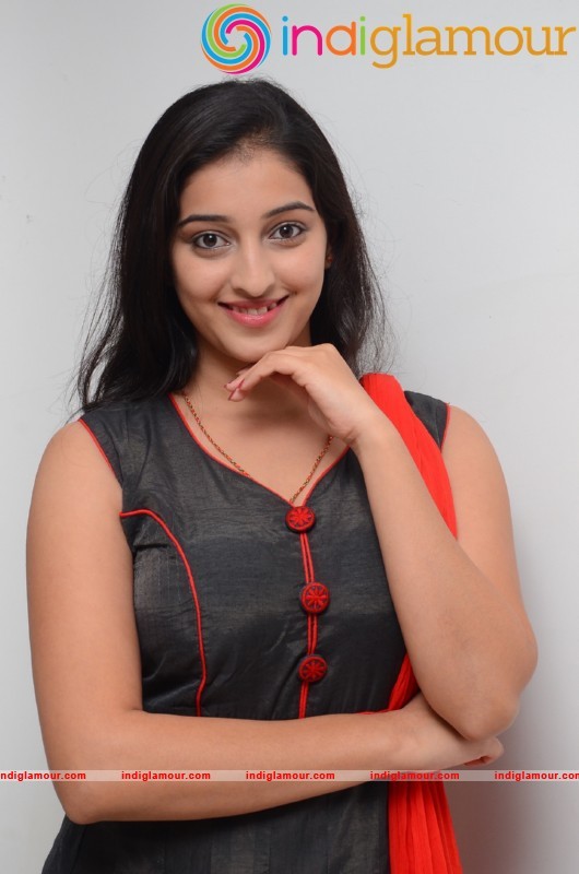 Mouryani New Pics Actress hd photo