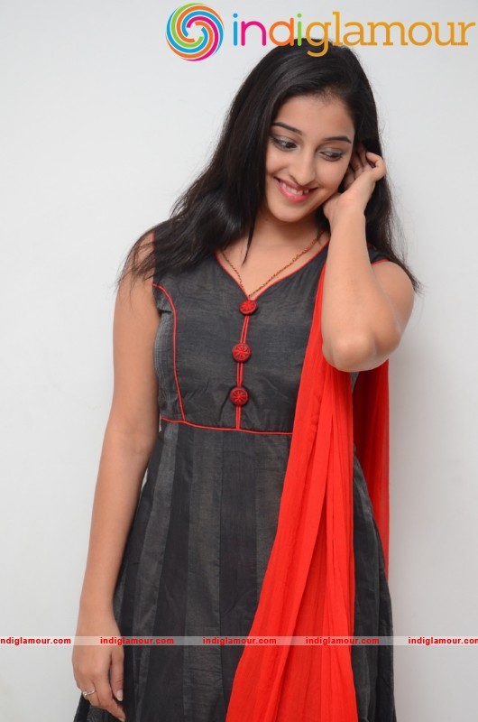 Mouryani New Pics Actress hd photo