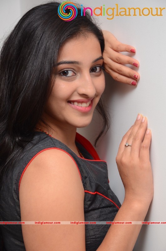 Mouryani New Pics Actress hd photo