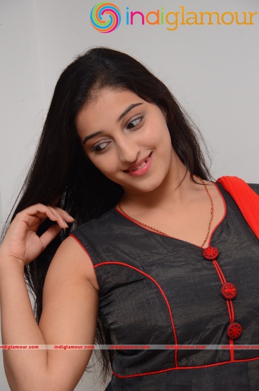 Mouryani New Pics Actress hd photo