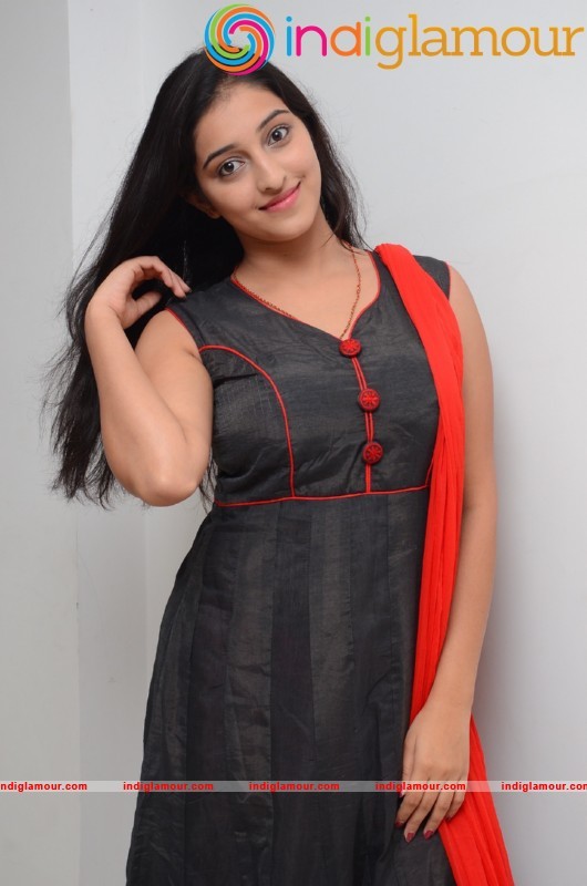 Mouryani New Pics Actress hd photo