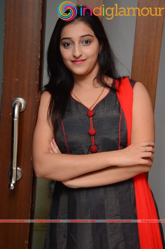 Mouryani New Pics Actress hd photo