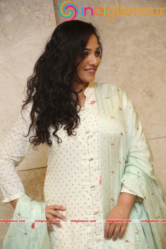 Nithya Menen New Photos Actress hd photo