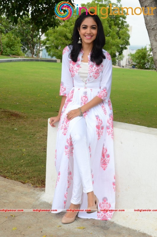 Rithu Varma Latest Photos Gallery Actress hd photo
